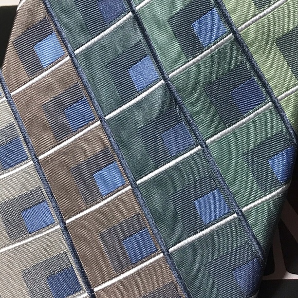 Kenneth Cole Reaction Silk Tie new! Nice!🦋 - Picture 4 of 6